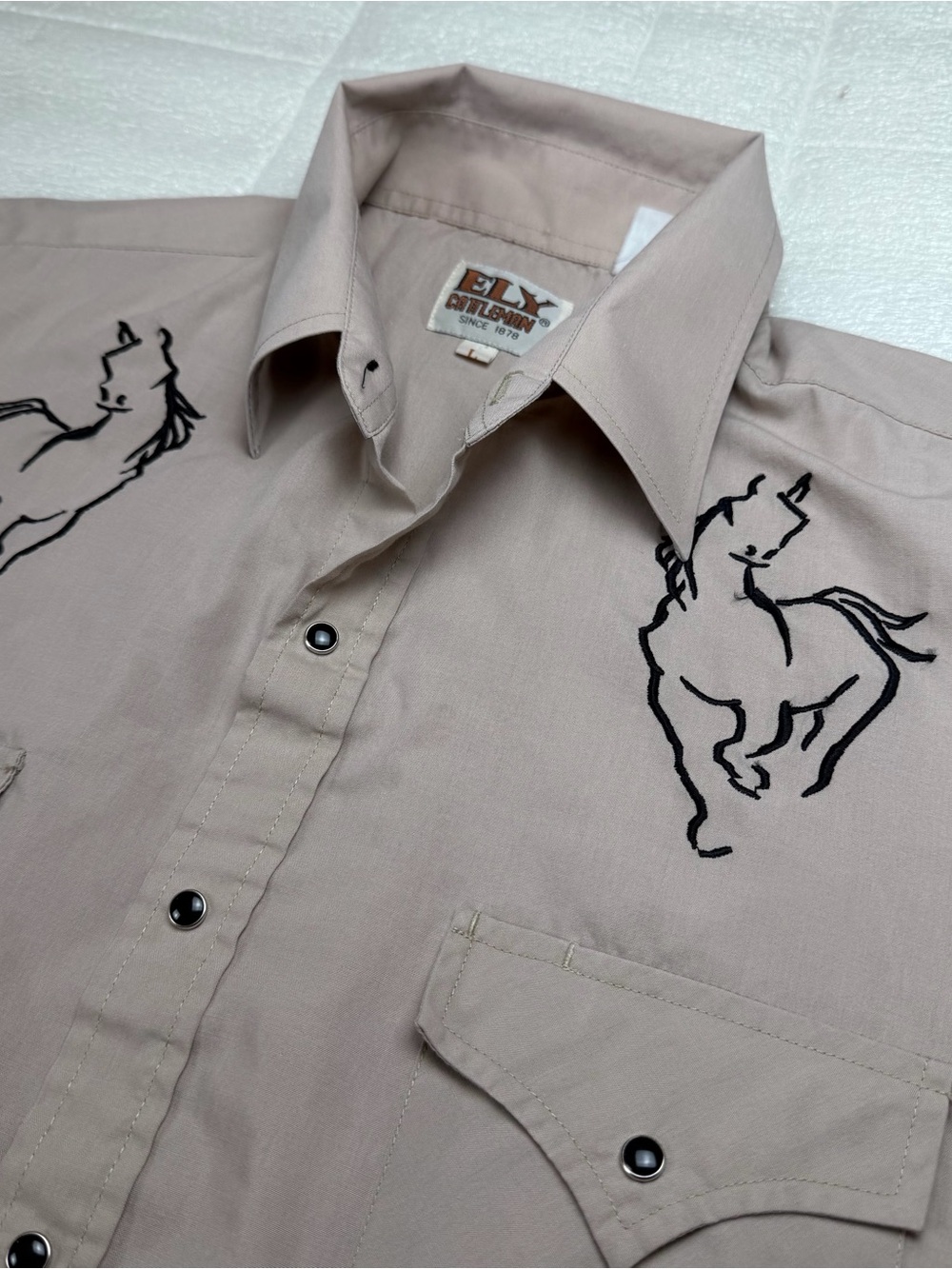 VNTG Ely Cattleman Embroidered Horse Rodeo Western Short Sleeve Pearl Snap Large